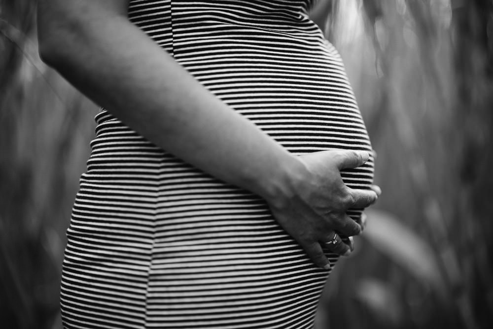 Sesión de fotos de embarazada en Zahara de los Atunes