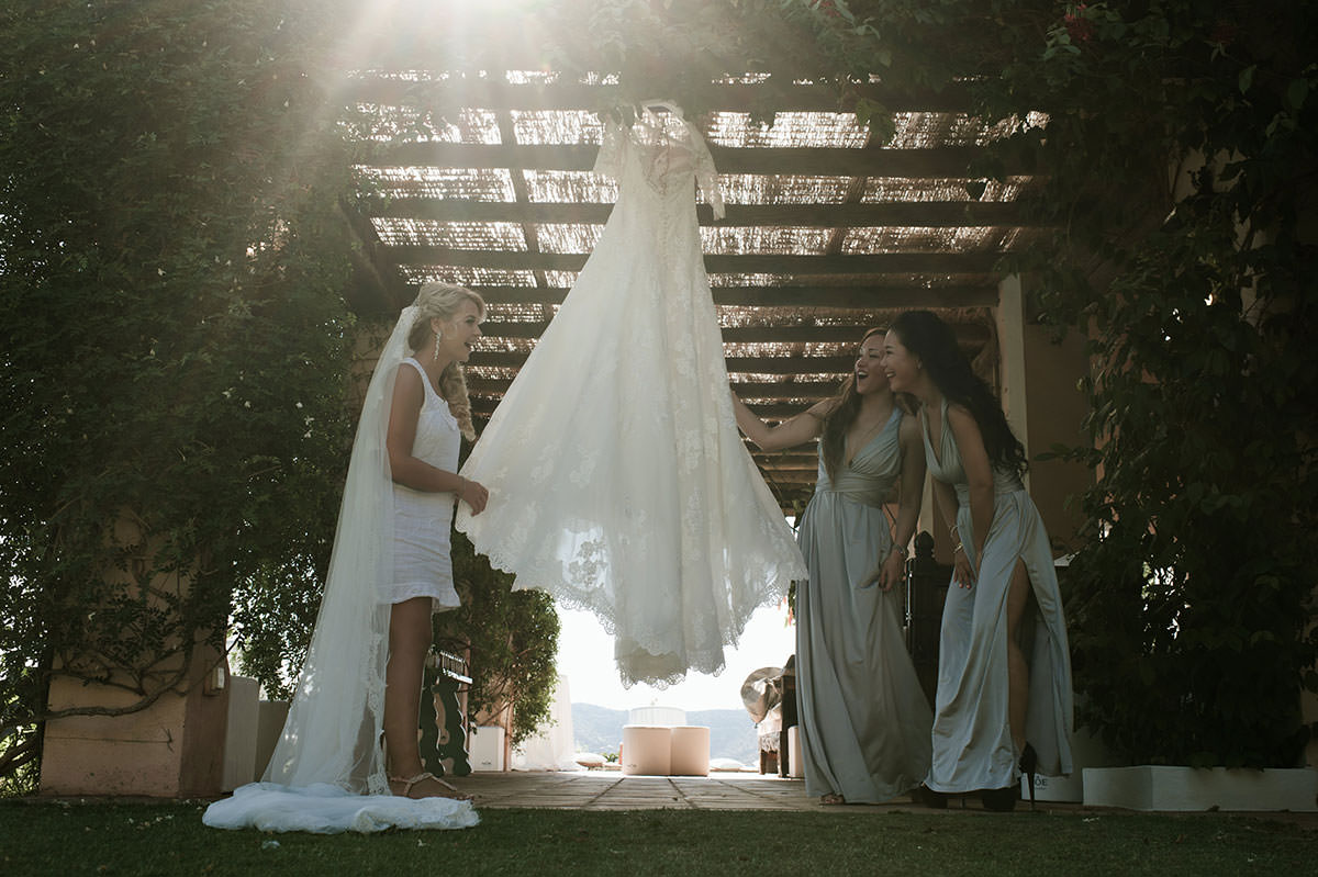 La novia, el vestido y las damas de, boda en Marbella